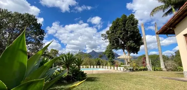 Fazenda / Sítio / Chácara com 5 Quartos à venda, 235m² no Carangola, Petrópolis