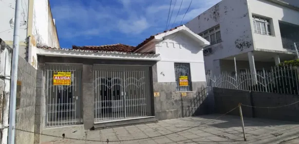 Casa com 4 Quartos para alugar, 324m² no São José, Aracaju