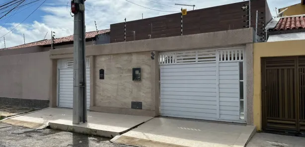 Casa com 3 Quartos à venda, 180m² no Grageru, Aracaju