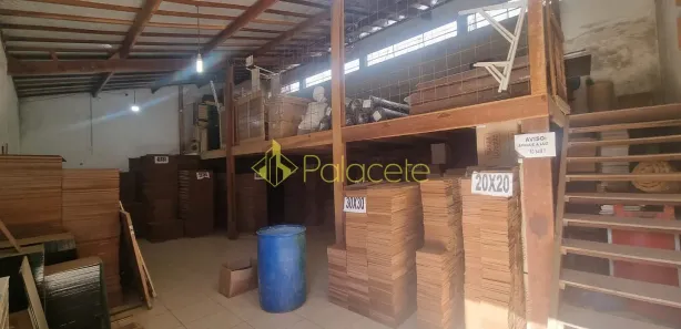 Galpão / Depósito / Armazém à venda, 245m² no São Roque, Aparecida