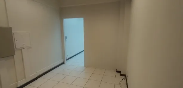 Conjunto Comercial / Sala para alugar, 43m² no Zona 01, Maringá