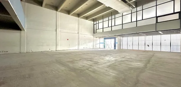 Loja / Salão / Ponto Comercial para alugar, 680m² no Centro, Araucária