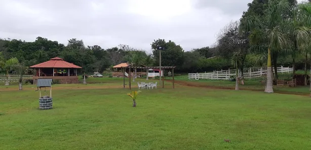 Fazenda / Sítio / Chácara com 3 Quartos à venda, 200m² no Centro, Ibiporã