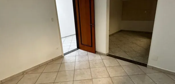 Conjunto Comercial / Sala para alugar, 34m² no Zona 05, Maringá
