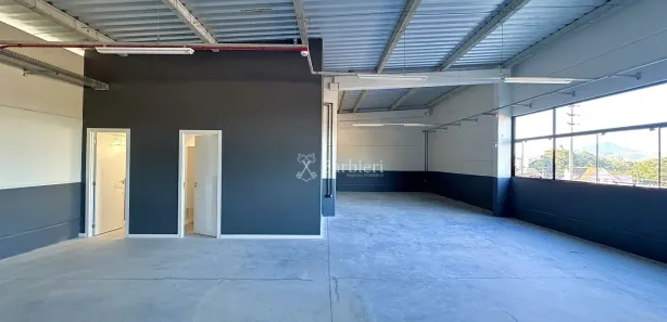 Conjunto Comercial / Sala para alugar, 240m² no Do Salto, Blumenau
