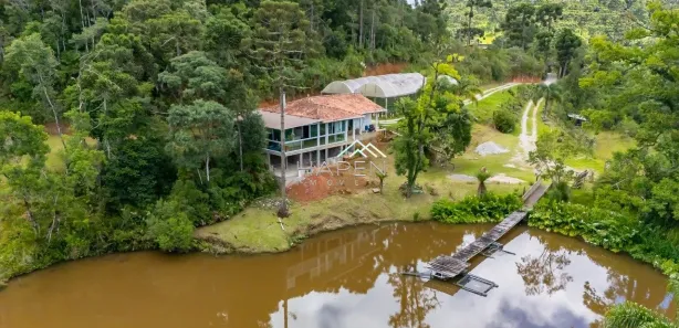 Fazenda / Sítio / Chácara com 3 Quartos à venda, 260m² no Quatro Barras, Quatro Barras