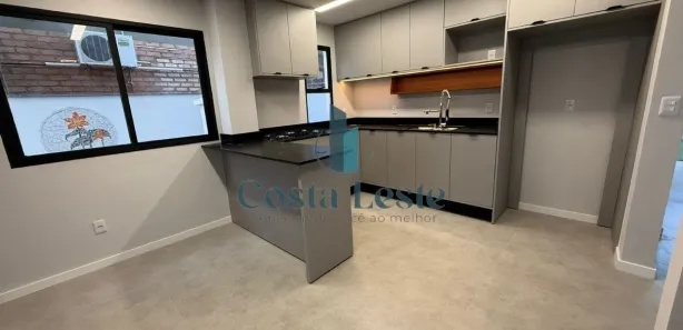Casa com 4 Quartos para alugar, 230m² no Itacorubi, Florianópolis