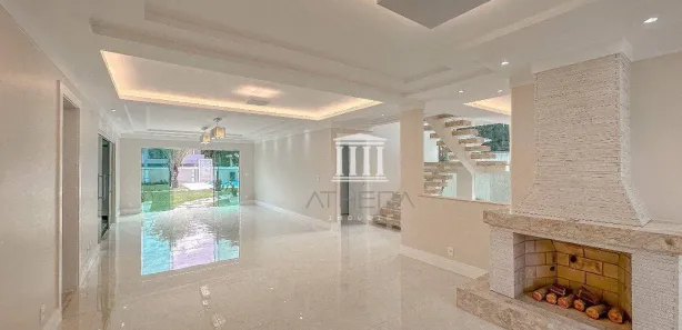 Casa de Condomínio com 4 Quartos para venda ou aluguel, 255m² no Prata, Teresópolis