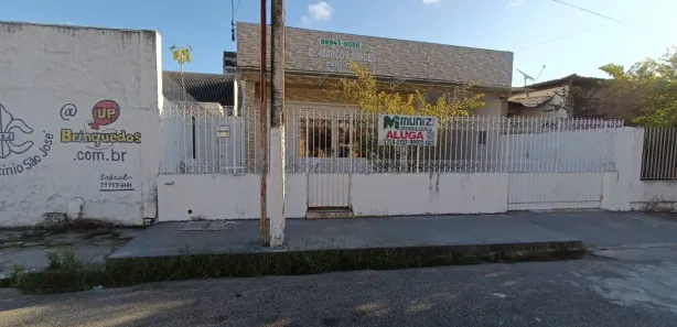 Casa com 3 Quartos para alugar, 200m² no São José, Aracaju