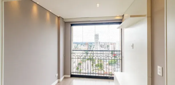 Apartamento com 2 Quartos para alugar, 50m² no Centro, Curitiba
