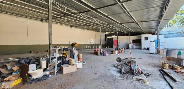 Galpão / Depósito / Armazém à venda, 850m² no Brasil, Uberlândia