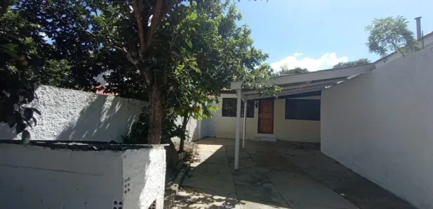 Casa com 2 Quartos para alugar, 52m² no Água Verde, Curitiba