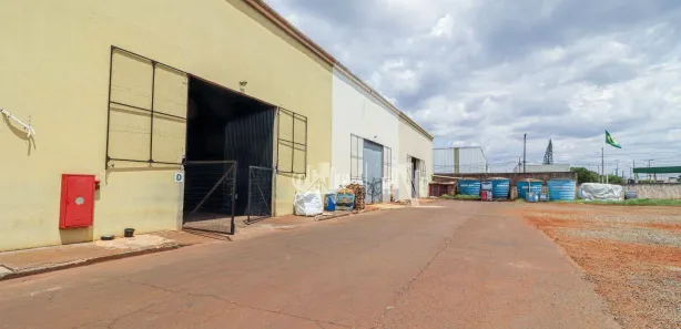 Galpão / Depósito / Armazém para alugar, 675m² no Jardim Riviera, Cambé