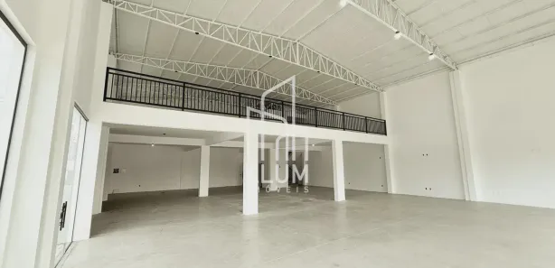 Galpão / Depósito / Armazém para alugar, 582m² no Santa Regina, Camboriú