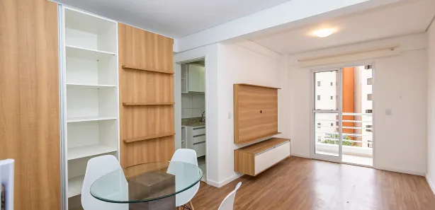 Apartamento com 2 Quartos para alugar, 45m² no Centro, Curitiba