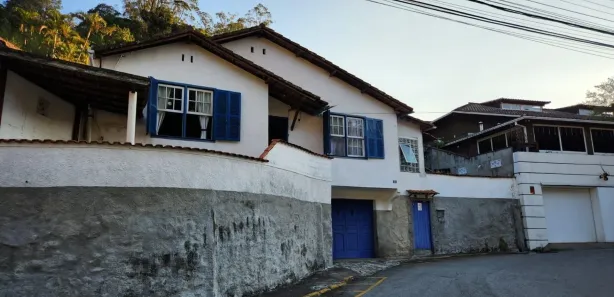 Casa com 2 Quartos à venda, 86m² no Vila Militar, Petrópolis