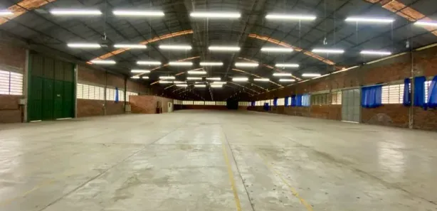 Galpão / Depósito / Armazém para venda ou aluguel, 2482m² no Casa de Pedra, Igrejinha