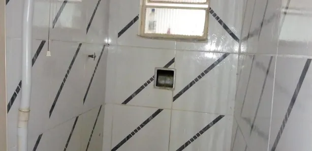 Casa com 1 Quarto para alugar, 50m² no Areia Branca, Belford Roxo