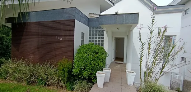 Casa com 3 Quartos para alugar, 322m² no Comerciário, Criciúma