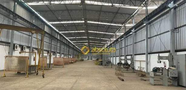 Galpão / Depósito / Armazém para alugar, 10000m² no Centro, Escada