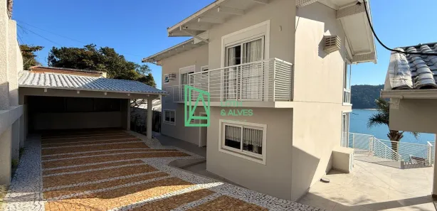 Sobrado com 3 Quartos à venda, 530m² no Gravatá, Penha