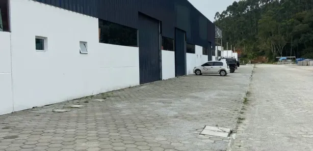 Galpão / Depósito / Armazém para alugar, 400m² no Rio Pequeno, Camboriú