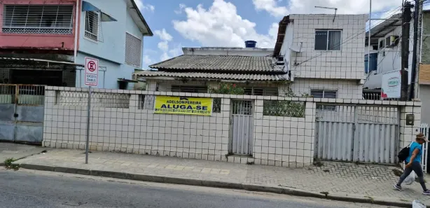 Casa com 4 Quartos para alugar, 360m² no Jardim São Paulo, Recife