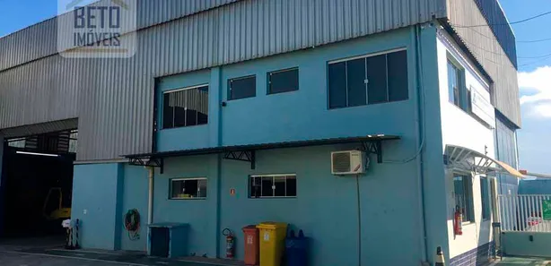 Galpão / Depósito / Armazém para venda ou aluguel, 900m² no Imboassica, Macaé
