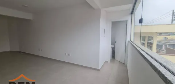 Conjunto Comercial / Sala para alugar, 32m² no Monte Alegre, Camboriú