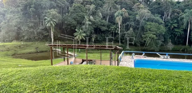 Fazenda / Sítio / Chácara com 3 Quartos à venda, 12m² no Centro, São Lourenço da Serra