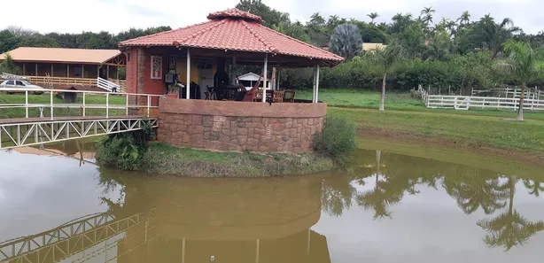 Fazenda / Sítio / Chácara com 3 Quartos à venda, 200m² no Centro, Ibiporã