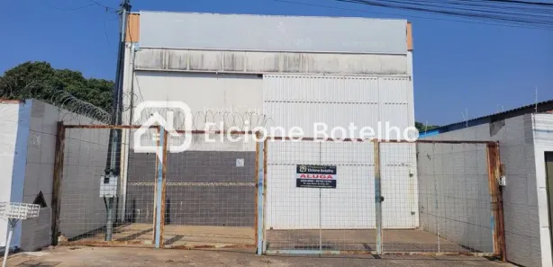 Galpão / Depósito / Armazém à venda, 350m² no Nossa Senhora das Graças, Uberlândia