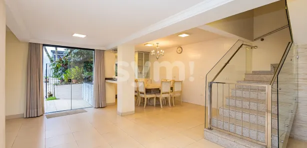 Casa de Condomínio com 4 Quartos para alugar, 280m² no Santa Cândida, Curitiba