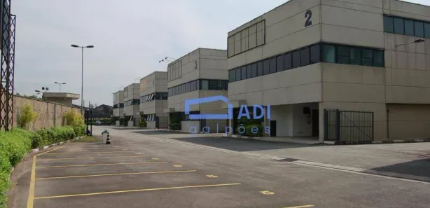 Galpão / Depósito / Armazém para alugar, 750m² no Quitaúna, Osasco