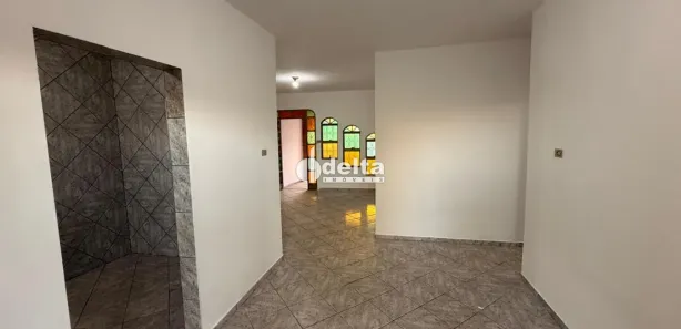 Loja / Salão / Ponto Comercial com 3 Quartos à venda, 166m² no Jardim Canaã, Uberlândia