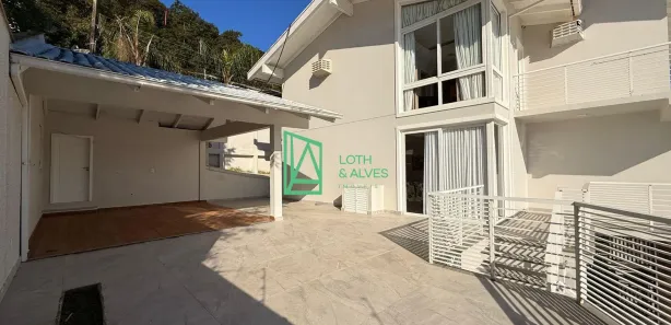 Sobrado com 3 Quartos à venda, 530m² no Gravatá, Penha