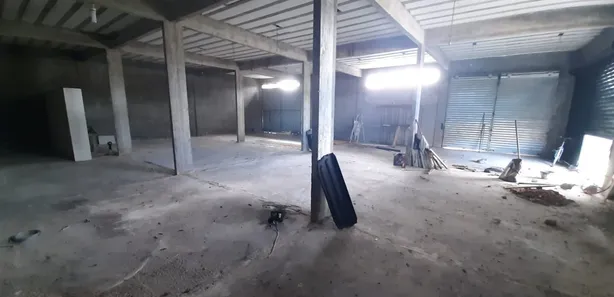 Galpão / Depósito / Armazém para alugar, 558m² no Laranjal, São Gonçalo