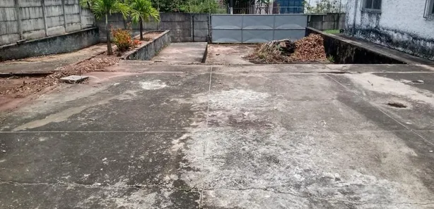 Galpão / Depósito / Armazém para venda ou aluguel, 1000m² no , Simões Filho