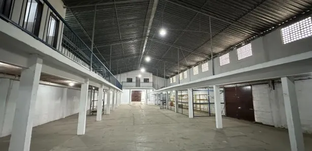 Galpão / Depósito / Armazém para venda ou aluguel, 600m² no Várzea das Moças, Niterói