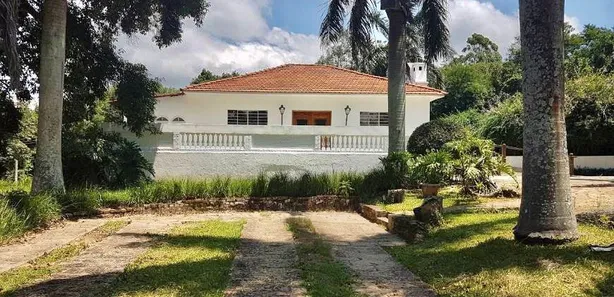 Fazenda / Sítio / Chácara com 8 Quartos para venda ou aluguel, 1000m² no , Cabreúva