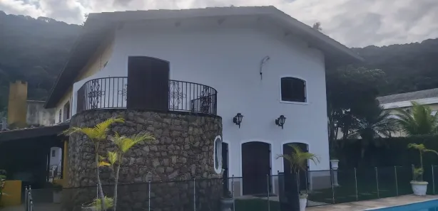 Sobrado com 5 Quartos para venda ou aluguel, 749m² no Guaiúba, Guarujá