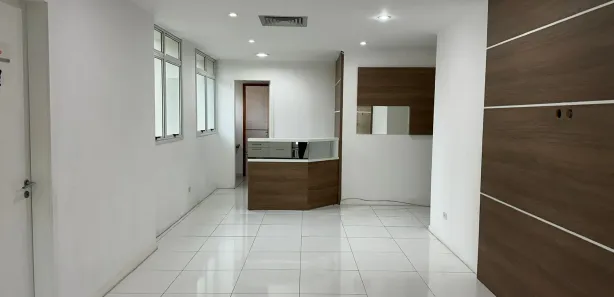 Conjunto Comercial / Sala para venda ou aluguel, 51m² no Centro, Curitiba