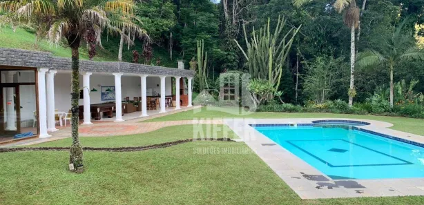 Fazenda / Sítio / Chácara com 4 Quartos à venda, 300m² no Cuiabá, Petrópolis