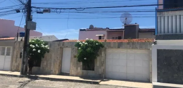 Casa com 6 Quartos à venda, 220m² no Pereira Lobo, Aracaju