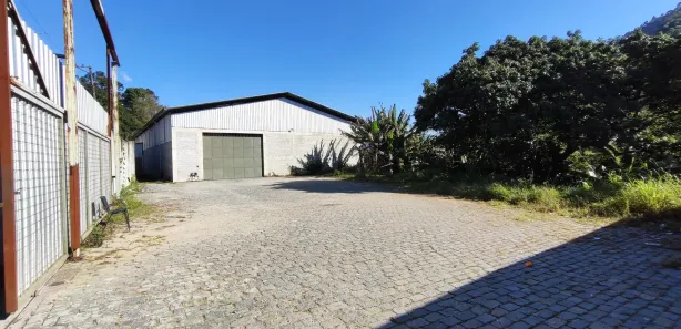 Galpão / Depósito / Armazém para alugar, 872m² no Jardim Meudon, Teresópolis