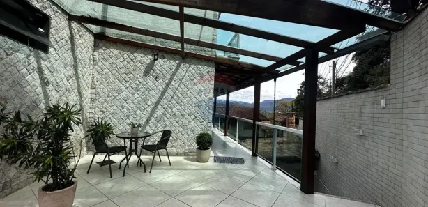 Casa com 3 Quartos à venda, 375m² no Castelanea, Petrópolis