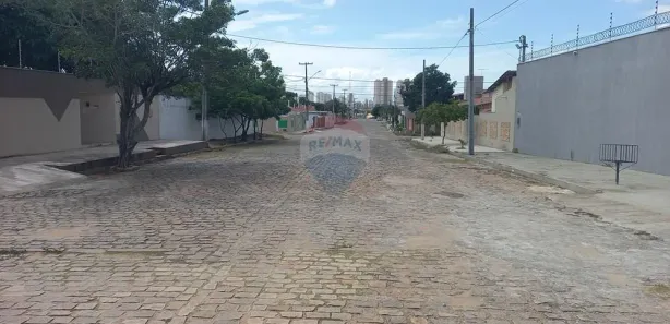 Galpão / Depósito / Armazém para alugar, 750m² no Candelária, Natal