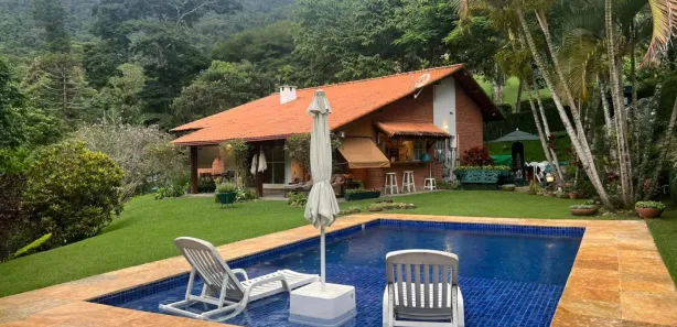 Casa de Condomínio com 2 Quartos à venda, 1380m² no Nogueira, Petrópolis