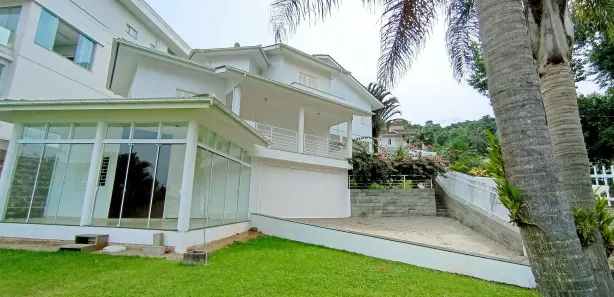 Casa com 3 Quartos para alugar, 322m² no Comerciário, Criciúma