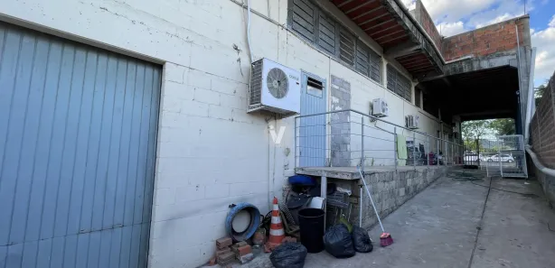 Loja / Salão / Ponto Comercial com 3 Quartos à venda, 266m² no São José, Santa Maria